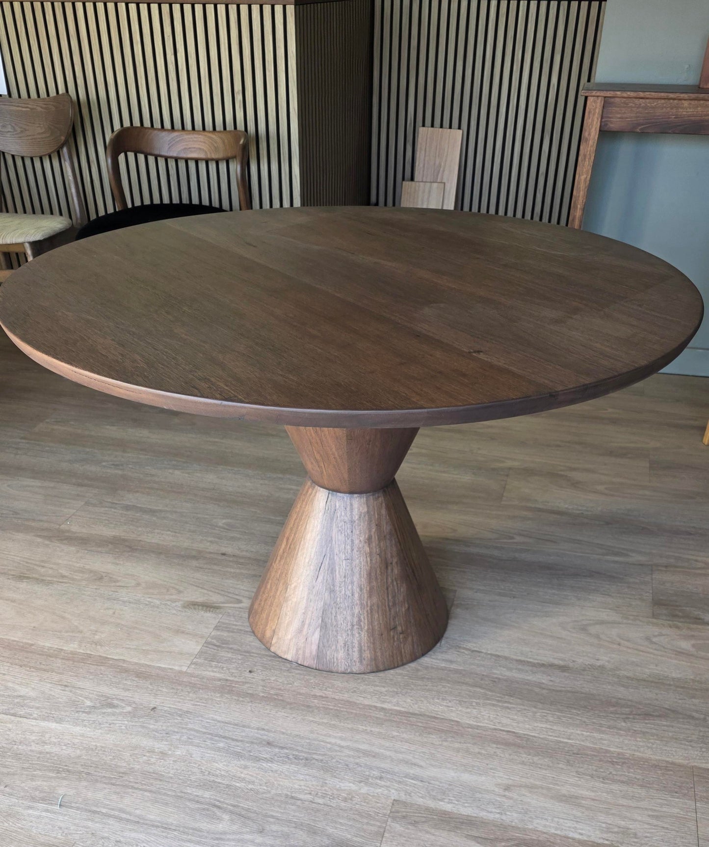 Tahlia Table