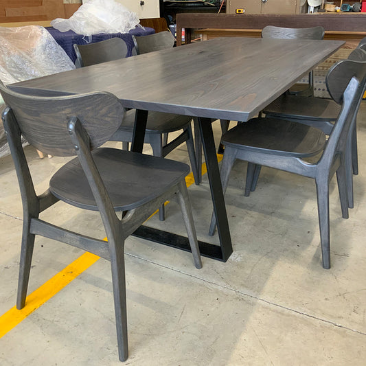 Axil with metal leg in grey tones